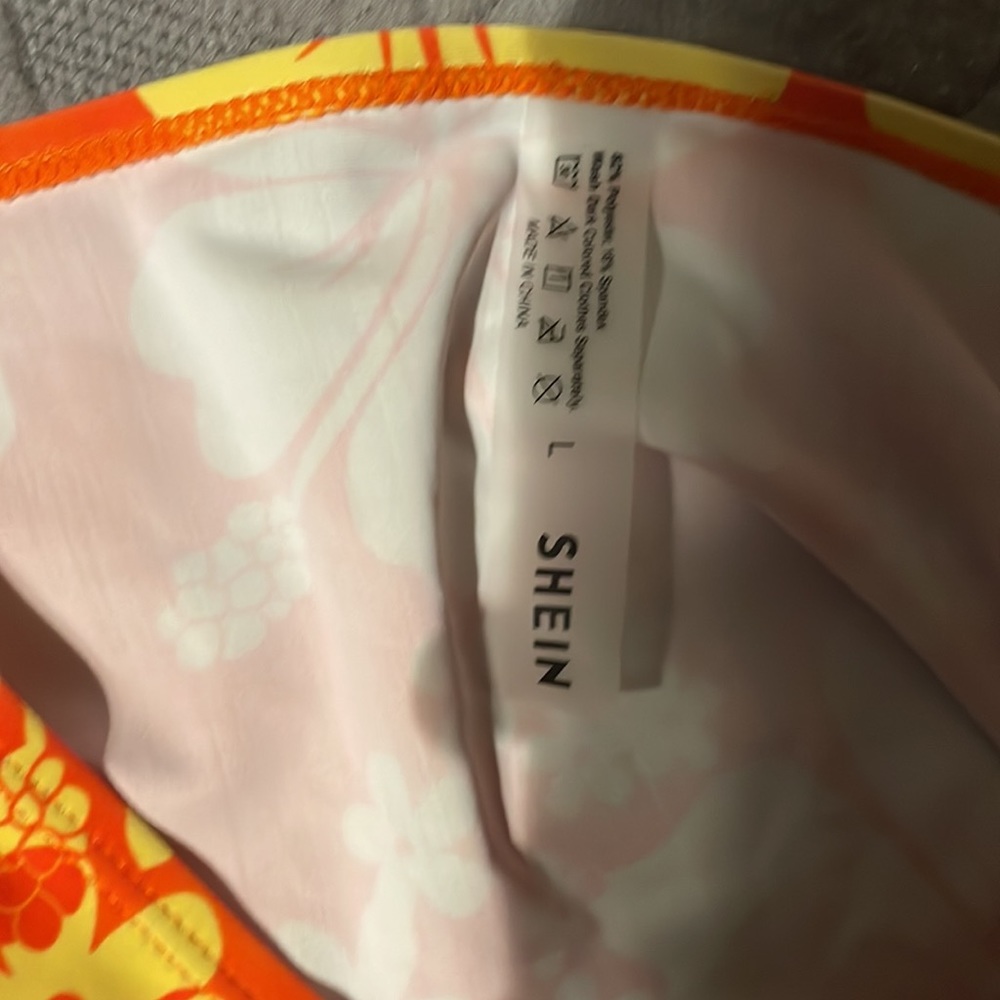 Bikini Set - Picture 3 of 4